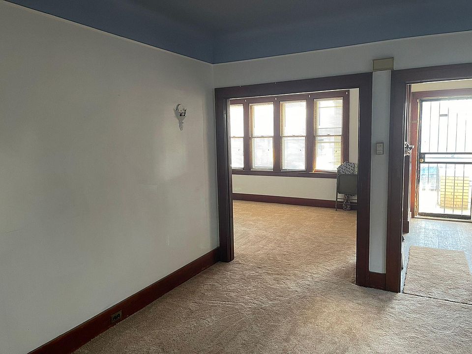 1st image of 3859 Sobieski St