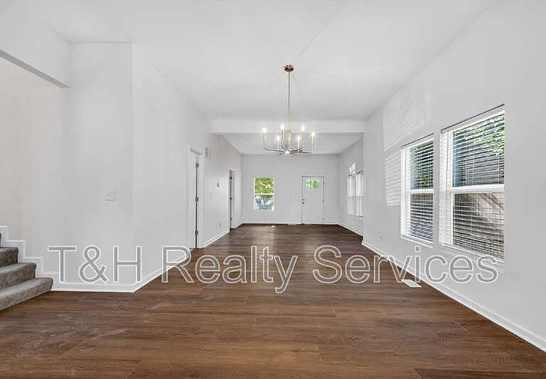 210 N Keystone Ave — Photo 8