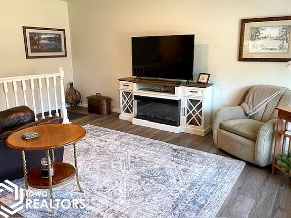 3rd image of 411 E Becky Ln