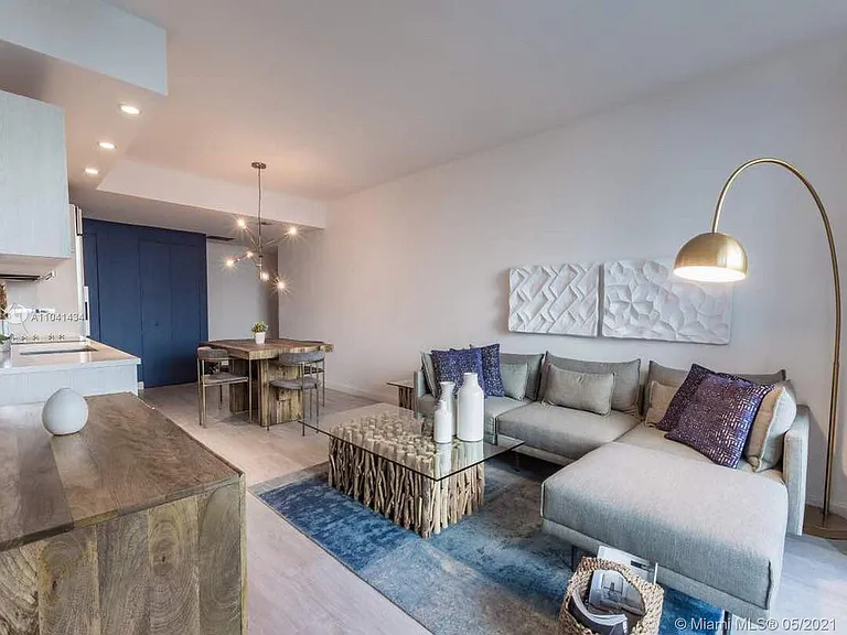 45 SW 9th St #3309 — Photo 3