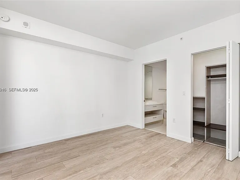 49 SW 9th St — Photo 8