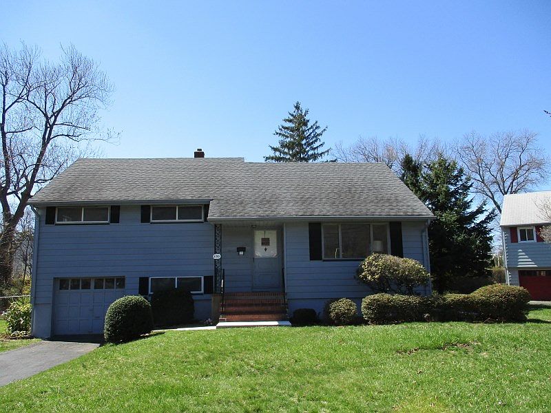 1st image of 590 Broughton Ave