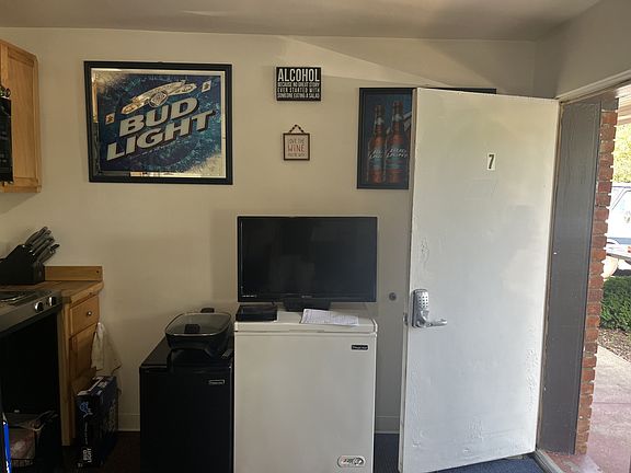 5th image of 16200 Dixie Hwy Unit 7