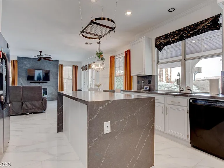 2500 Hacker Dr — Photo 10