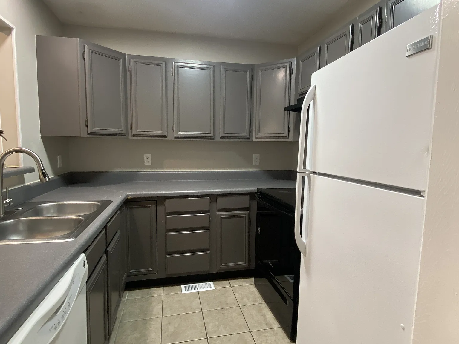 145 Viking Dr. #15 - 1 — Photo 2