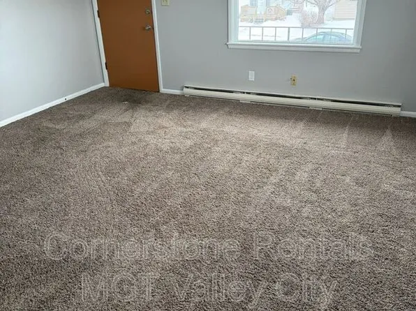 807 3rd St SW, Valley City, ND 58072