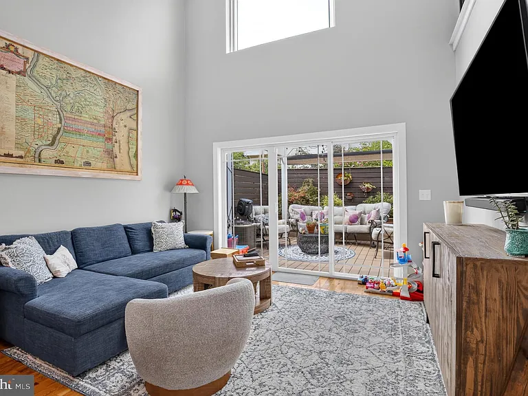 2328 E Fletcher St — Photo 12