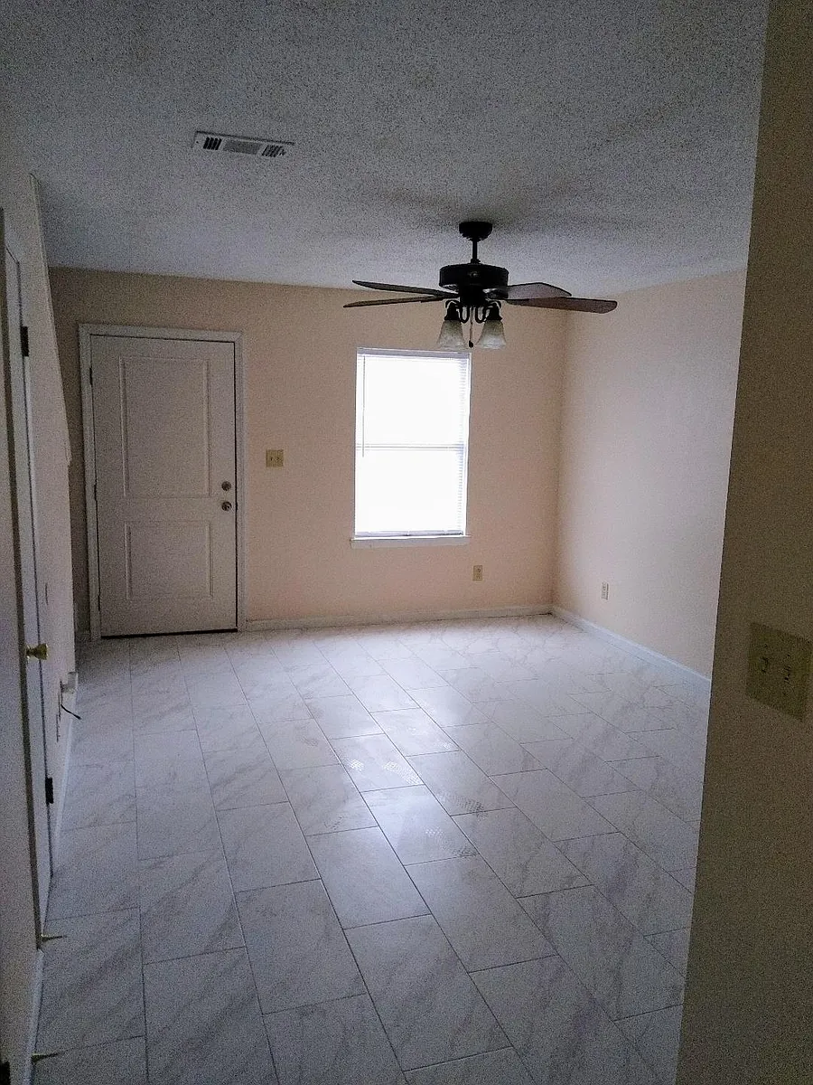 Building Photo - 696 Tyner St #22