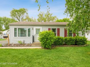 42 Sweetbriar Ct, South Elgin, IL 60177