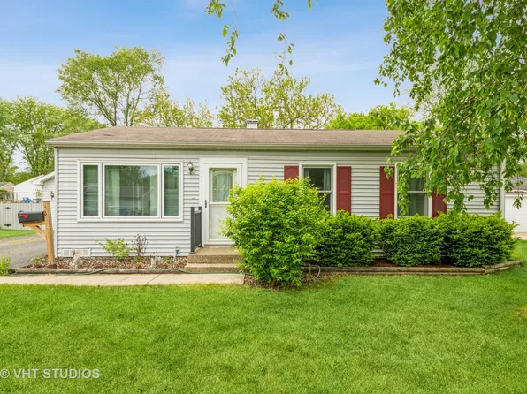 42 Sweetbriar Ct, South Elgin, IL 60177