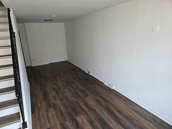 3rd image of 822 Anchorage St