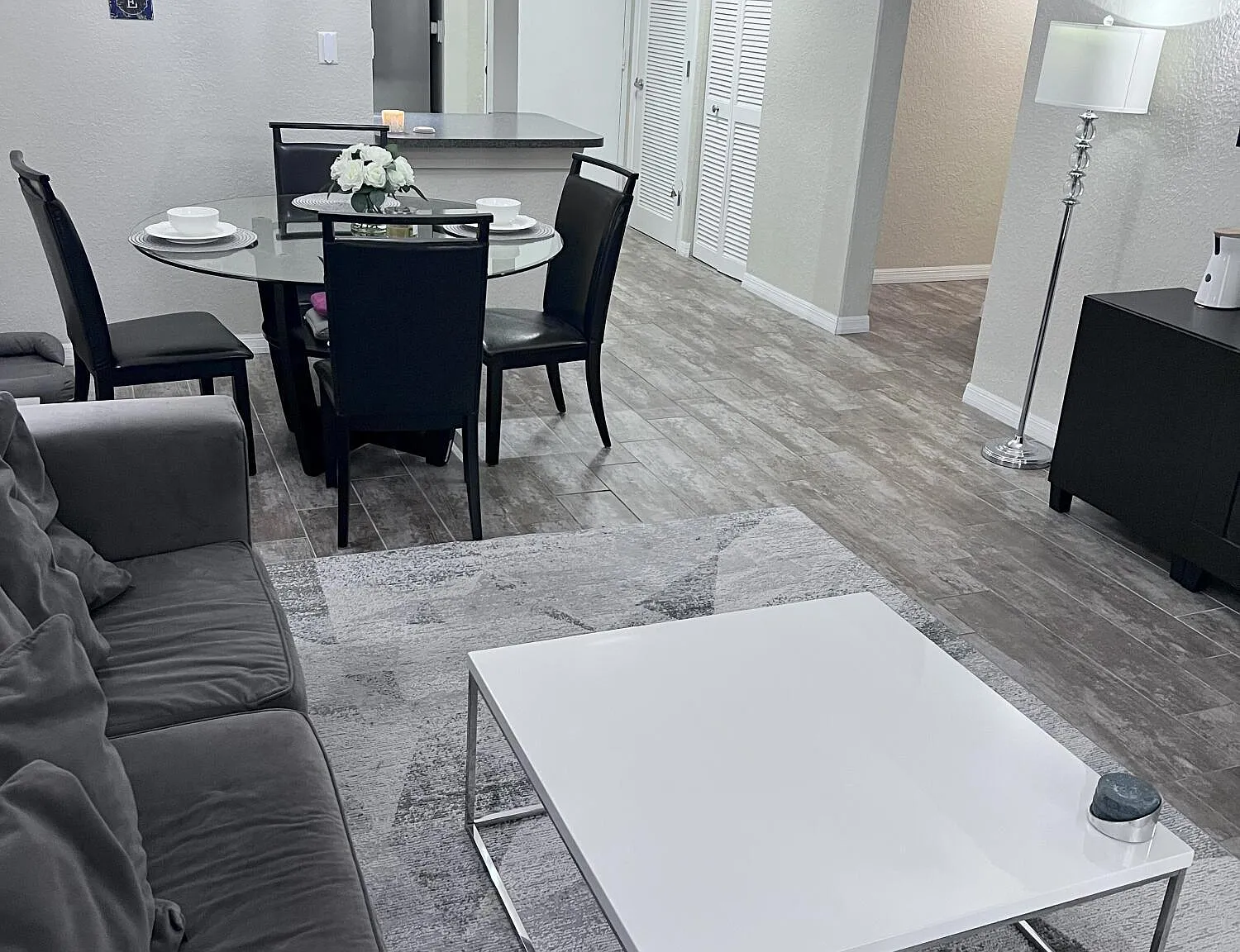 1 bed, 1.0 bath, 594 sqft, $1,900 — Photo 3