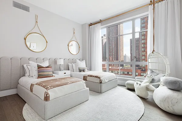 Sold by Extell Marketing Group | media 26