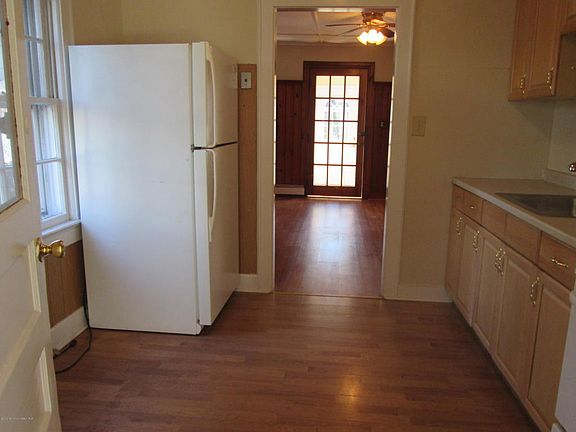 5th image of 16 Pollys Park Dr