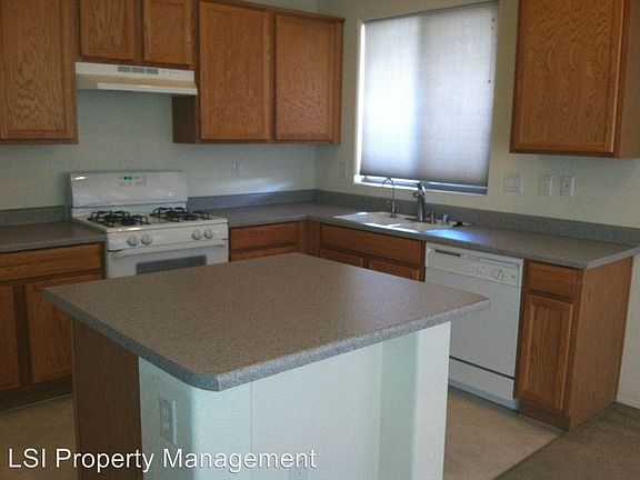 4th image of 628 Claxton Ave