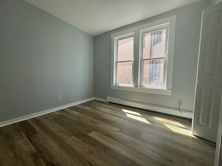 19 Whitmore St #1R — Photo 5