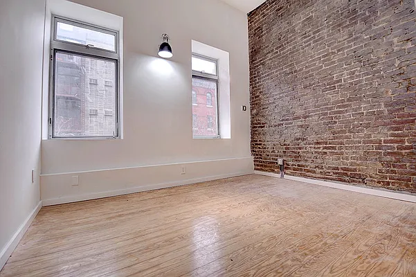 Rented by Urbane Brokerage | media 55