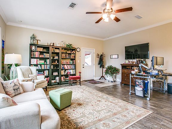 4th image of 2032 Crestside Dr