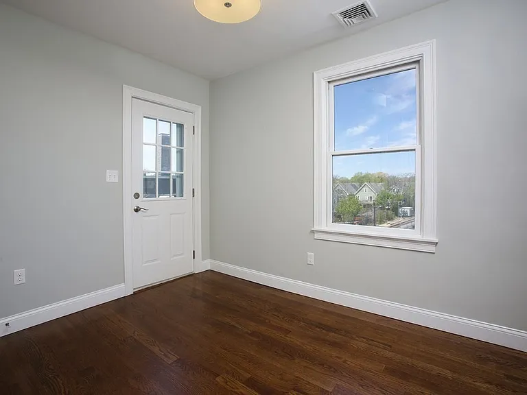 660 Somerville Ave #2 — Photo 4
