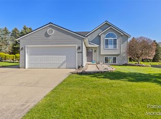 11525 Barnsley Rd SE, Lowell, MI 49331