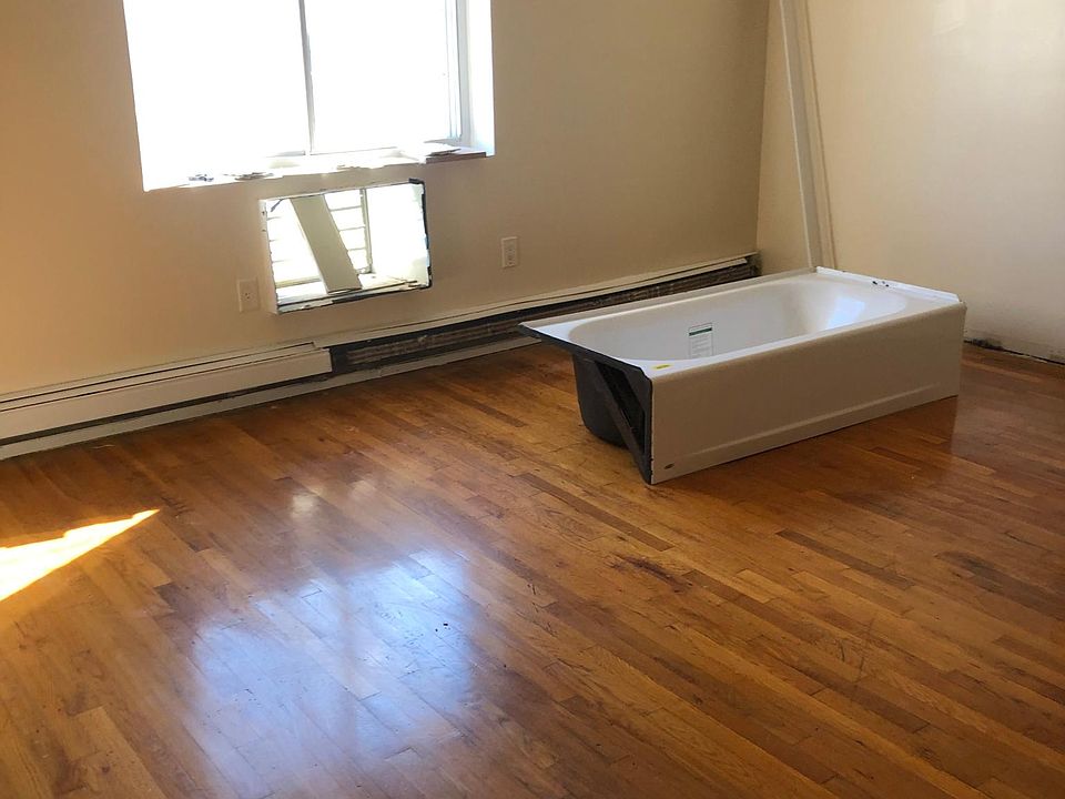 1st image of 3844 Bronxwood Ave #3