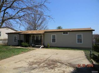 1716 Spruce Dr, High Ridge, MO 63049