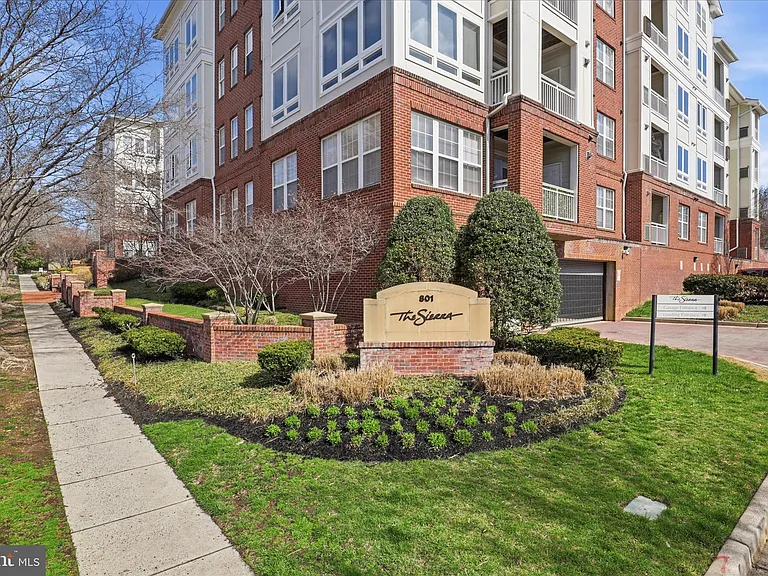 801 S Greenbrier St #103 — Photo 1