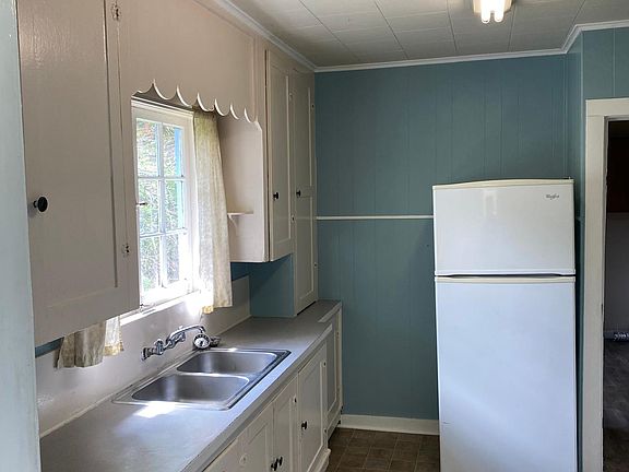5th image of 220 Maple St Unit 1