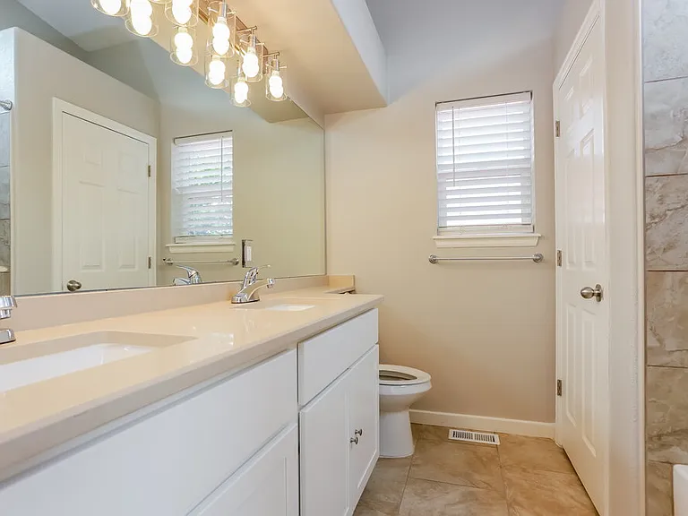 4938 Dillon St — Photo 12