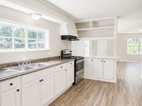 4th image of 4311 Stewart St