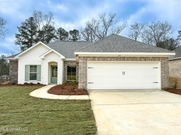 995 Riverside Ln, Pearl, MS 39208
