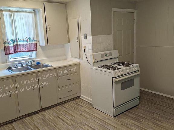 3rd image of 11019 Lozier Ave #4
