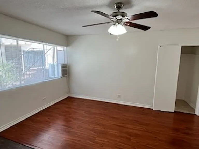 10219 Woodworth Ave — Photo 8