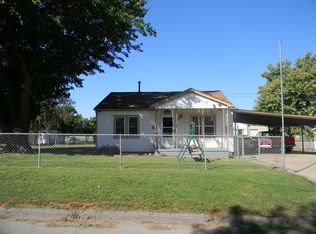 120 S 17th St, Clinton, OK 73601