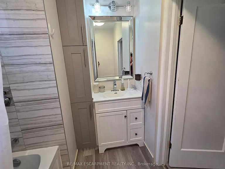 77 Paradise Rd S — Photo 7