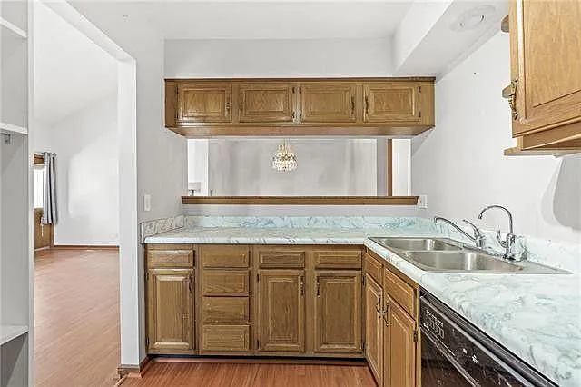 1015 W Maple Ave — Photo 11