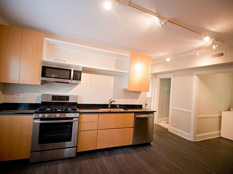 Modern kitchen with maple cabinets and SS Apps