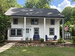 6 Standish Ln — Photo 1