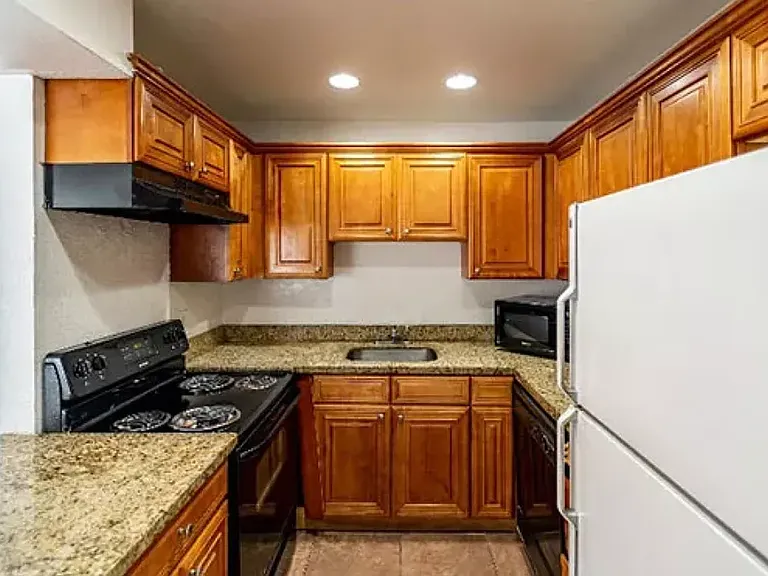 Tropical View Apartments — Photo 1