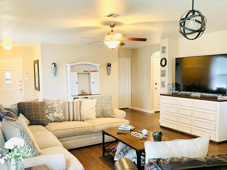 145 Katie Ct — Photo 1