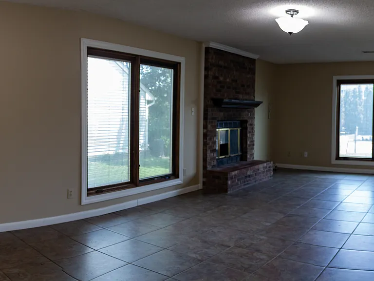661 Walker Rd — Photo 11