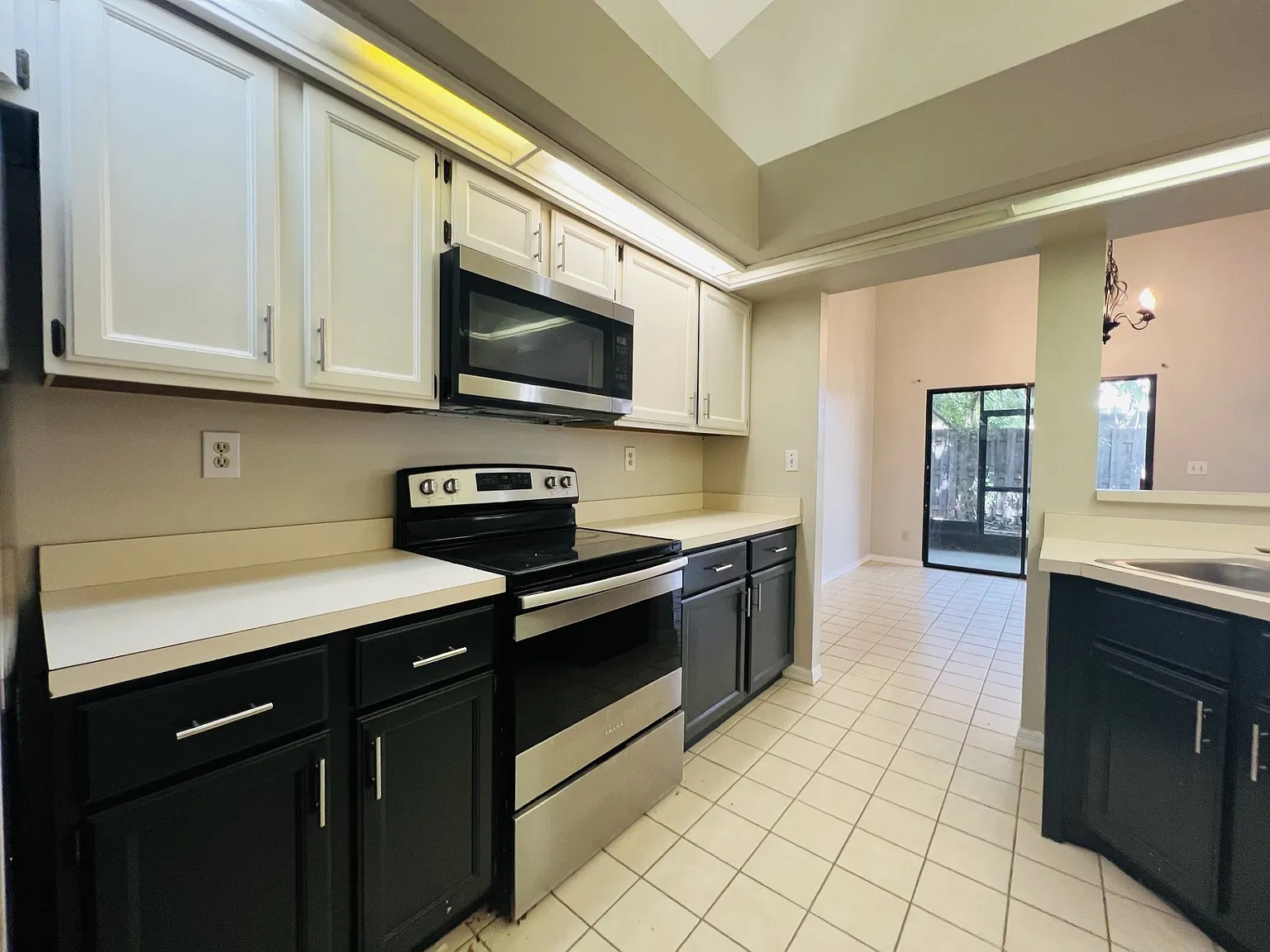 3 bed, 1602 sqft, $2,800 — Photo 4