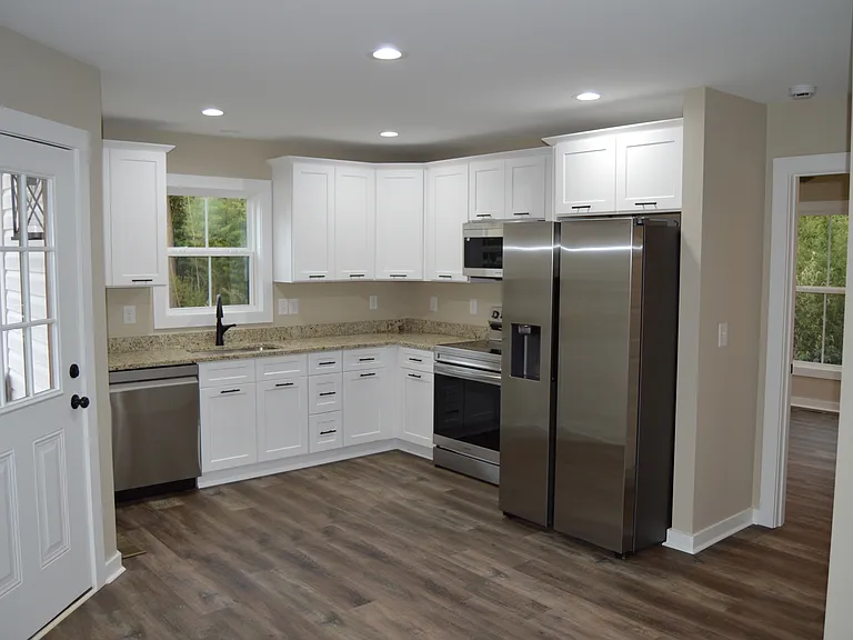 620 W Bell St — Photo 7