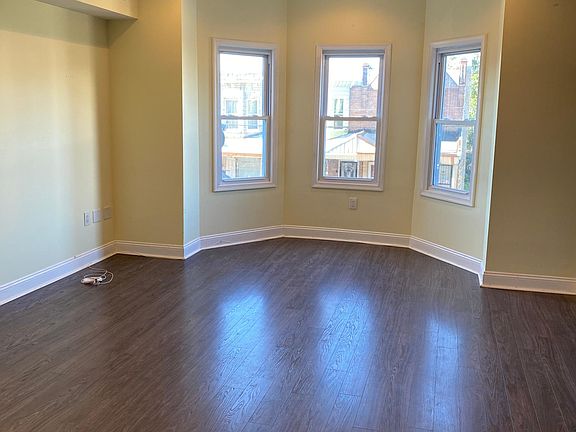 2nd image of 3013 W Oxford St #2