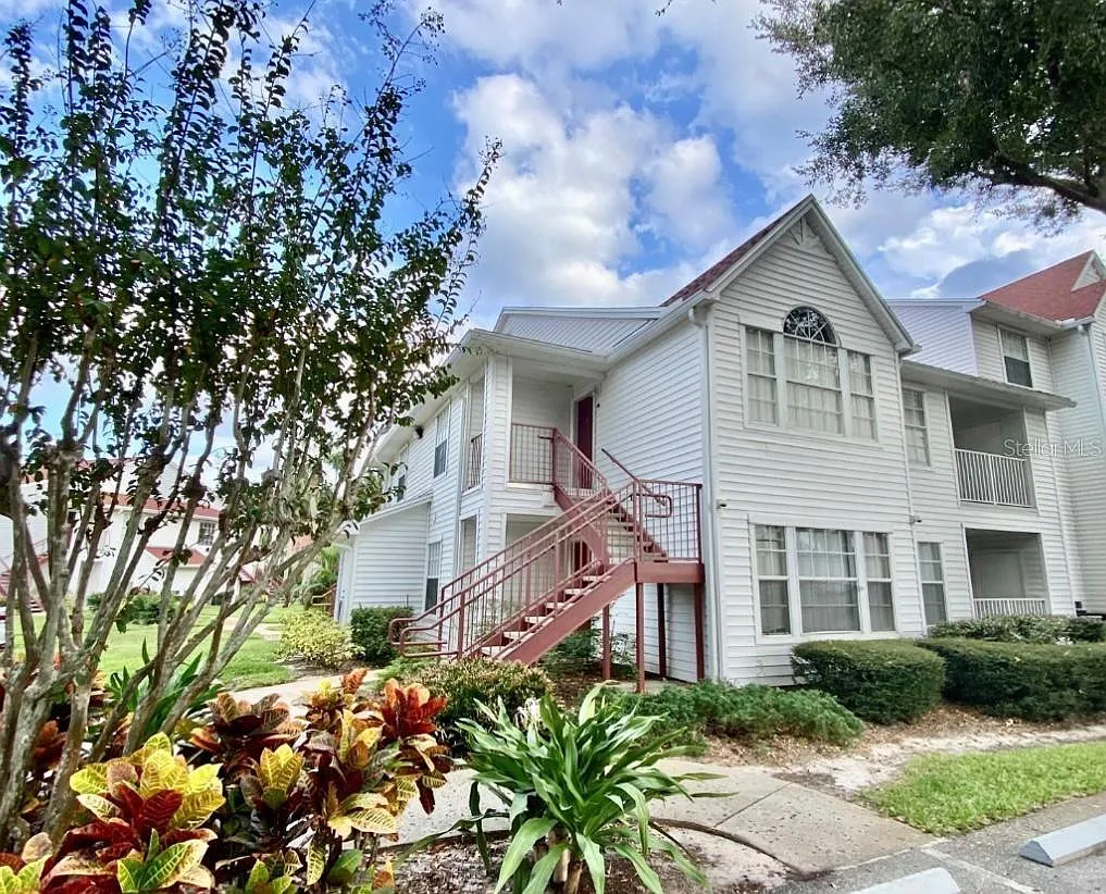 2 bed, 1067 sqft, $1,960 — Photo 1