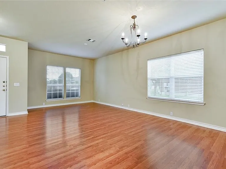 20817 Silverbell Ln — Photo 5