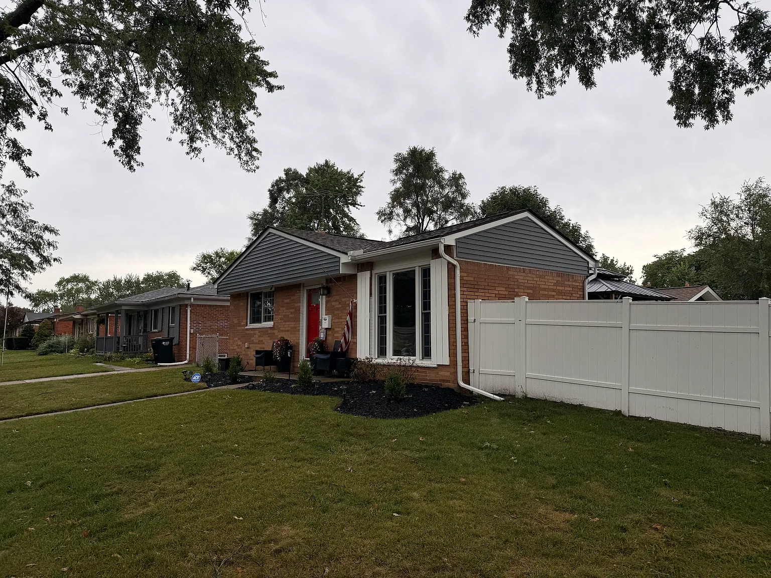 3 bed, 1.5 bath, 1110 sqft, $2,250 — Photo 3