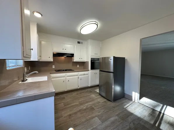 Riverdale Apartment Homes - Built Spacious, Beautiful Inside and Out!, 5200 Riverside Blvd APT 4, Sacramento, CA 95822