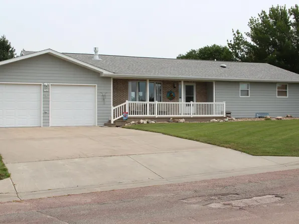 726 W 11th St, Winner, SD 57580