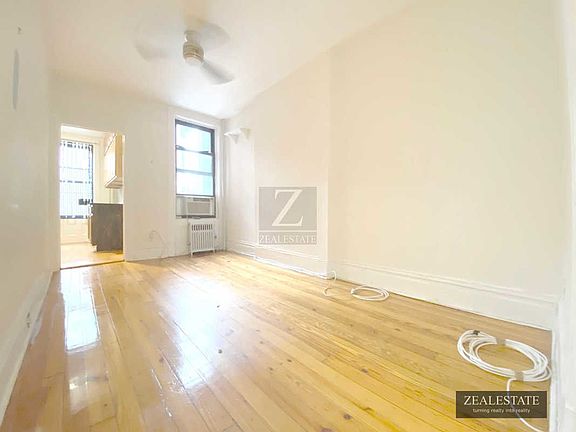 4th image of 1121 8th Ave APT 3R